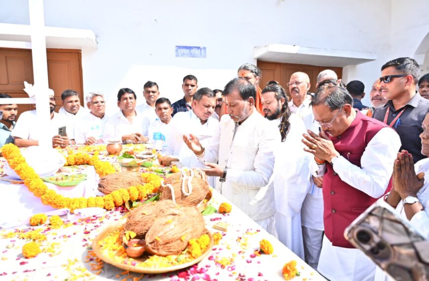 मुख्यमंत्री ने पवित्र जैतखाम की पूजा-अर्चना और गुरु घासीदास बाबा का पुण्य स्मरण कर प्रदेशवासियों की सुख समृद्धि और खुशहाली की कामना की