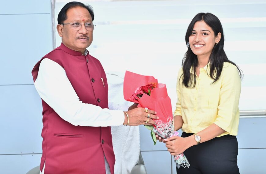 देशसेवा का संकल्प और सफलता की उड़ान:  लेफ्टिनेंट बनी मुंगेली की सुप्रिया सिंह को मुख्यमंत्री साय ने किया सम्मानित