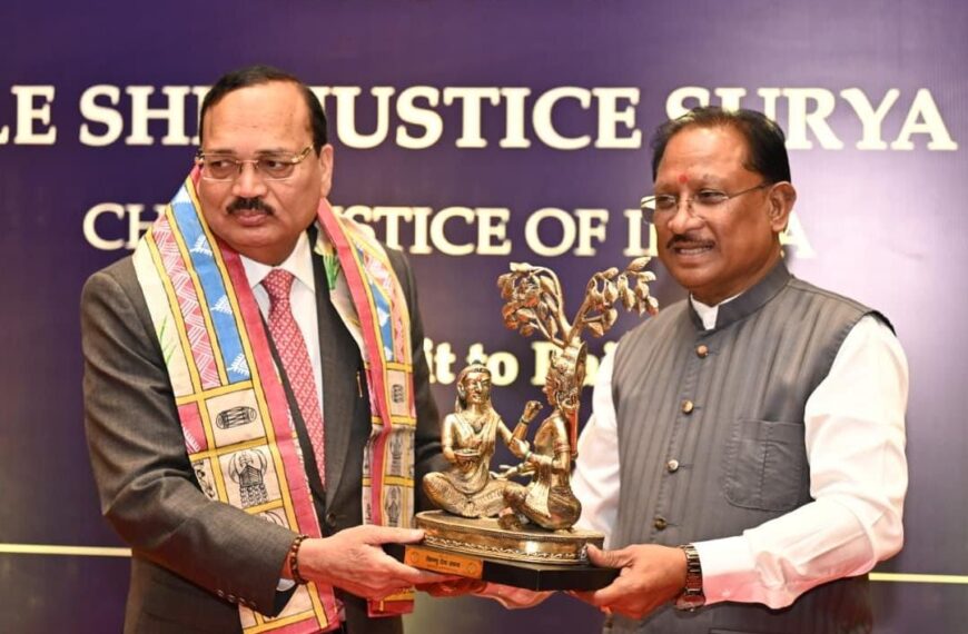 मुख्यमंत्री विष्णुदेव साय ने भारत के मुख्य न्यायाधीश न्यायमूर्ति सूर्यकांत का किया आत्मीय स्वागत