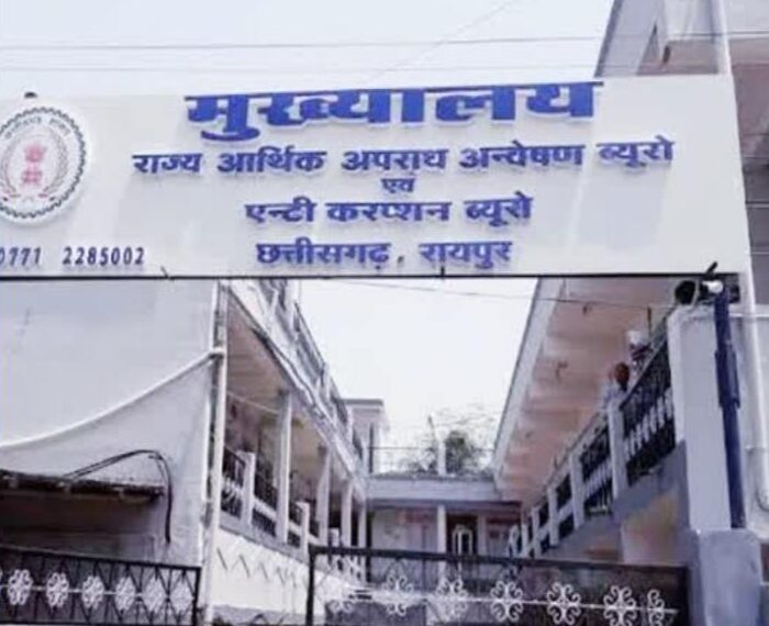 ACB की बड़ी कार्रवाई : फूड इंस्पेक्टर 90,000 रुपये रिश्वत लेते रंगे हाथों गिरफ्तार, उचित मूल्य दुकान आबंटन के नाम पर मांगे थे एक लाख