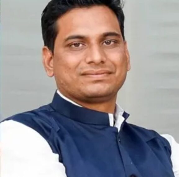 MLA देवेंद्र यादव को सुप्रीम कोर्ट से झटका, चुनावी याचिका खारिज कराने की एसएलपी रद्द