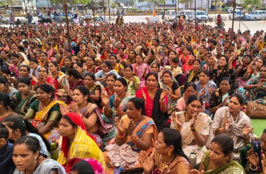 नियमितीकरण समेत 3 सूत्रीय मांगों को लेकर आंगनबाड़ी सहायिका-कार्यकर्ता संघ का धरना प्रदर्शन, कहा- सरकार नहीं मानी तो फिर होगा उग्र आंदोलन