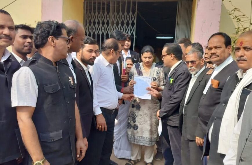 अधिवक्ताओं ने प्रभारी SDM के खिलाफ मोर्चा खोला, पूर्णकालिक एसडीएम की नियुक्ति की मांग