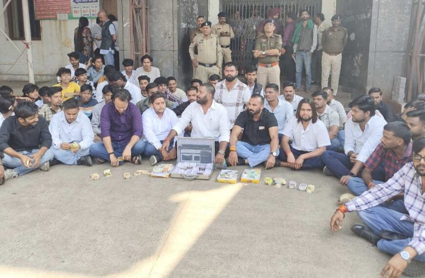 असिस्टेंट ड्रग कंट्रोलर के खिलाफ NSUI का प्रदर्शन, नकली दवाइयों के कारोबारियों से सांठगाठ का लगाया आरोप