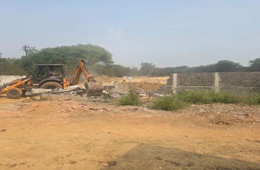 नाले में अतिक्रमण पर चला प्रशासन का बुलडोजर, राजस्व विभाग और नगर निगम की टीम ने की संयुक्त कार्रवाई