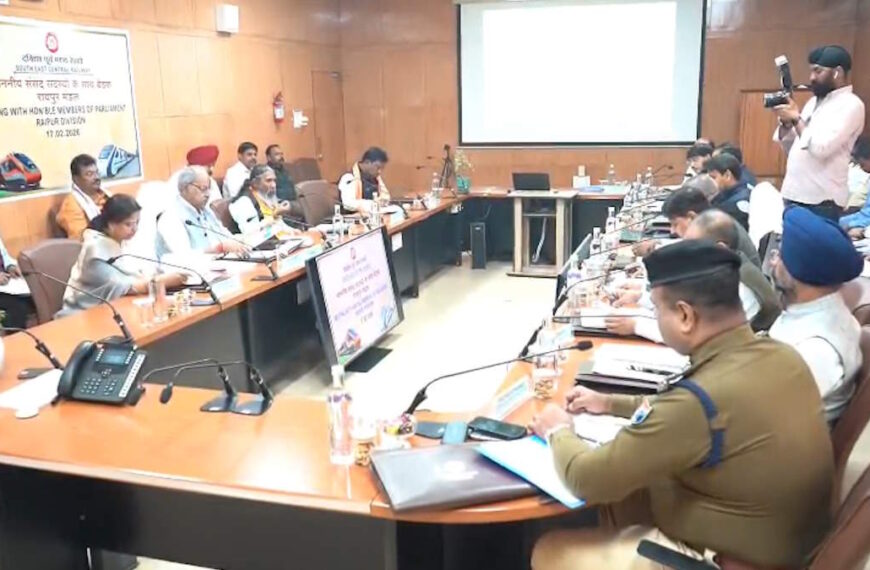 डीआरएम तरुण प्रकाश के साथ सांसदों की बैठक, रायपुर-दुर्ग स्टेशन के री-डेवलपमेंट कार्य की धीमी गति पर जताई नाराजगी