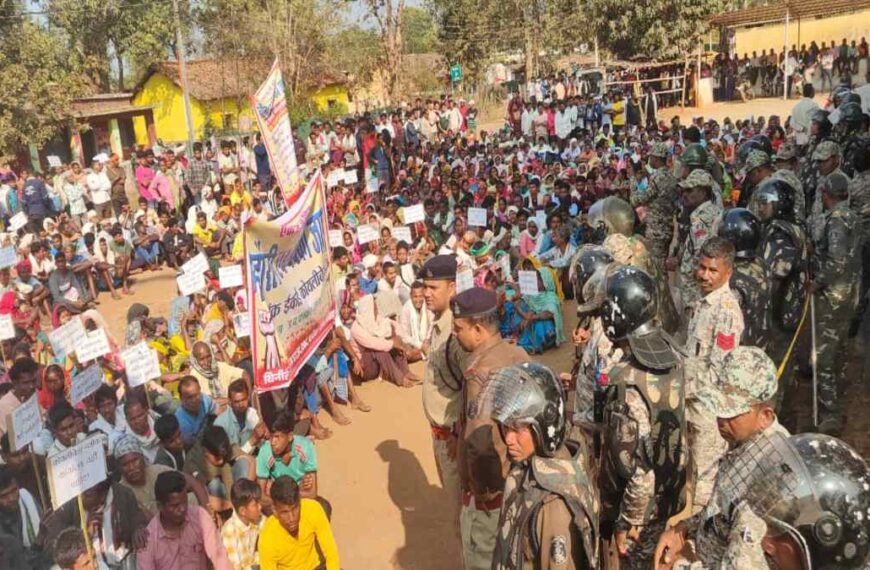 कोयलीबेड़ा में ग्रामीणों का बड़ा प्रदर्शन : सड़क पर उतरे 68 गांव के लोग, कहा – क्षेत्र में शांति आई, अब सुविधाएं चाहिए