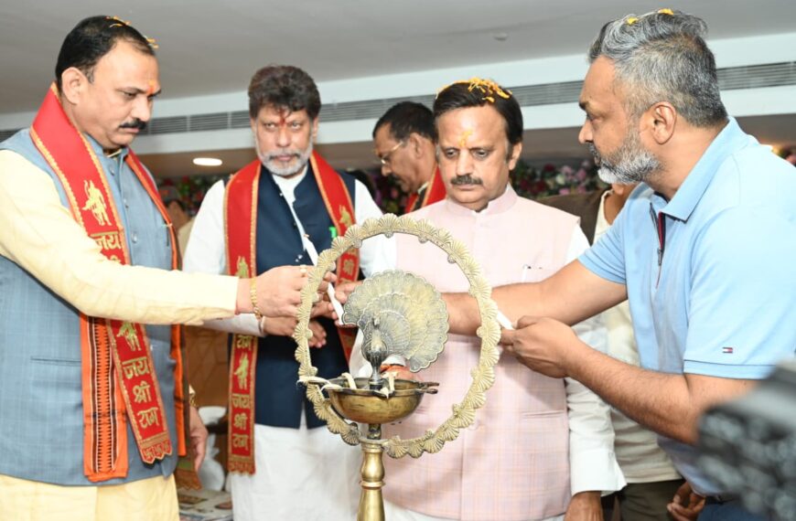 रींवा-रायपुर हवाई सेवा से बढ़ी नजदीकियां मध्यप्रदेश के उप मुख्यमंत्री राजेन्द्र शुक्ल का छत्तीसगढ़ दौरा