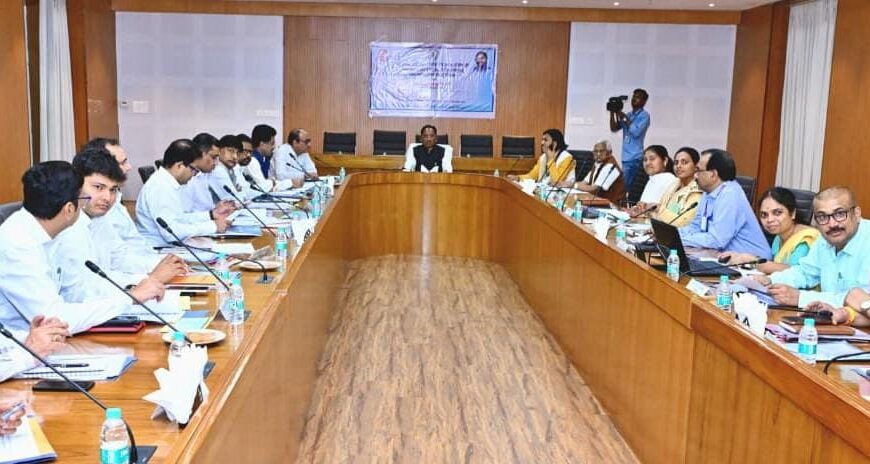 जबरन दबावपूर्वक मैनुअल स्केवेंजर्स का कार्य करवाने वालों पर की जाए कड़ी कार्यवाही- मुख्यमंत्री विष्णुदेव साय