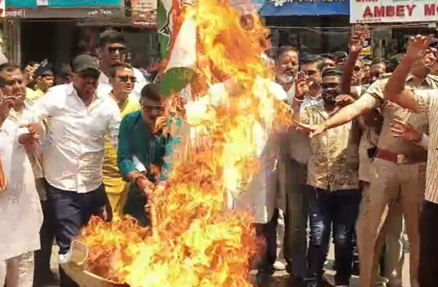 गैस सिलेंडर के दाम बढ़े, कांग्रेस ने किया विरोध प्रदर्शन, पीएम की फूंका पुतला