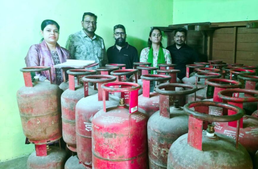 LPG कालाबाजारी पर खाद्य विभाग का बड़ा एक्शन: छापामार कार्रवाई कर सैकड़ों गैस सिलेंडर और उपकरण किए गए जब्त