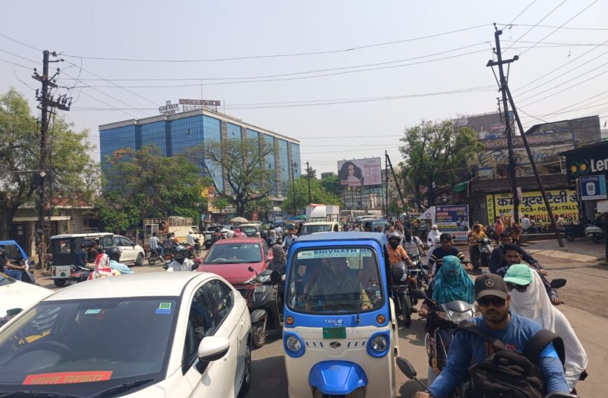 मोवा रेलवे अंडरब्रिज बंद, मरम्मत के बीच ट्रैफिक व्यवस्था हुआ बेहाल, जाम से आम जनता परेशान