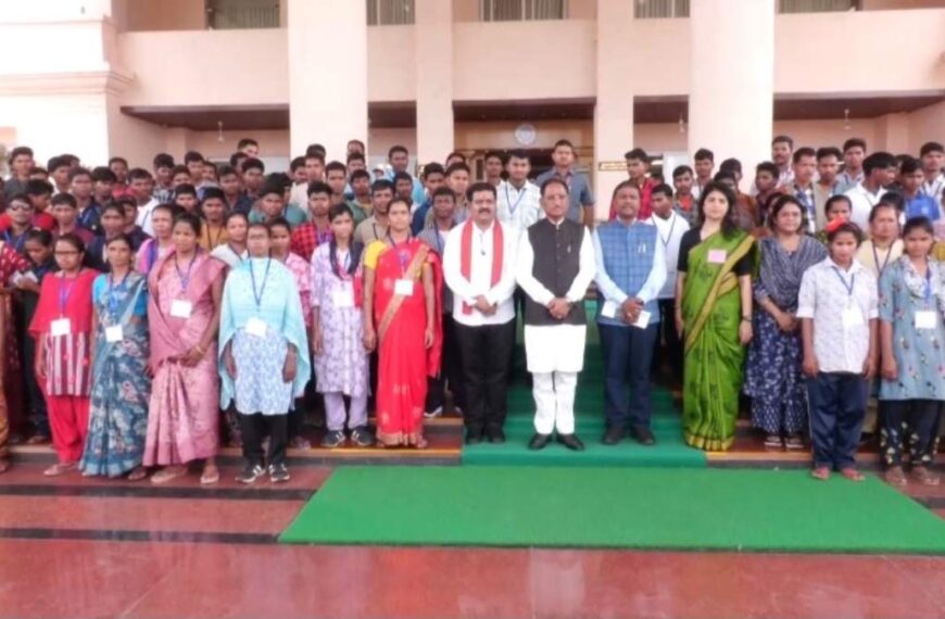 विधानसभा में खास मेहमान बने 140 आत्मसमर्पित नक्सली, भ्रमण कर लोकतांत्रिक व्यवस्था को समझा, CM साय बोले-