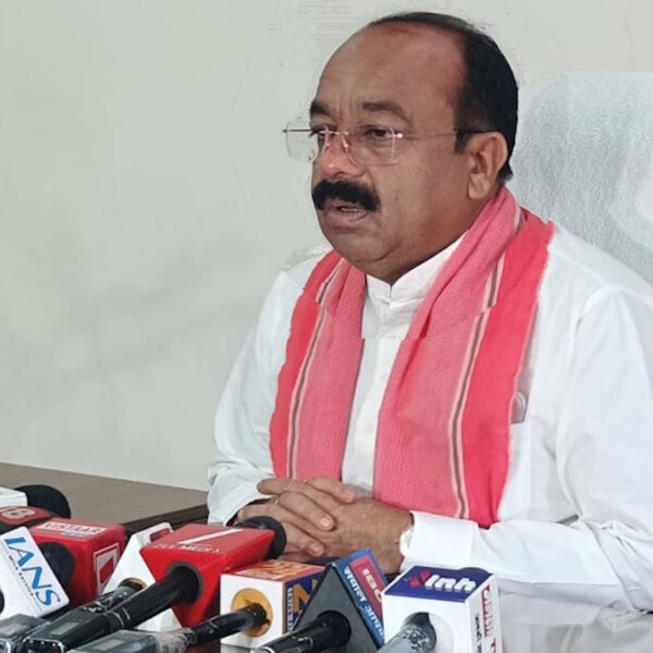 राजिम-फिंगेश्वर-महासमुंद मार्ग के लिए 153.82 करोड़ स्वीकृत, डिप्टी सीएम अरुण साव ने कहा – निर्माण कार्य की गुणवत्ता में कमी पाने पर होगी कार्रवाई