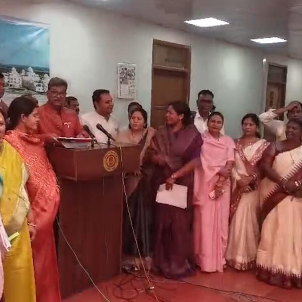 छत्तीसगढ़ विधानसभा बजट सत्र: चूहों के धान खाने पर विपक्ष लाया स्थगन, अग्राह्य होने पर गर्भगृह में पहुंचे विपक्षी सदस्य…