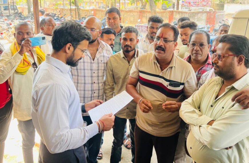 नवरात्र से पहले डोंगरगढ़ में कमर्शियल गैस की किल्लत: सिलेंडर की सप्लाई ठप पड़ने से बंद होने की कगार पर होटल, संचालकों ने SDM को सौंपा ज्ञापन