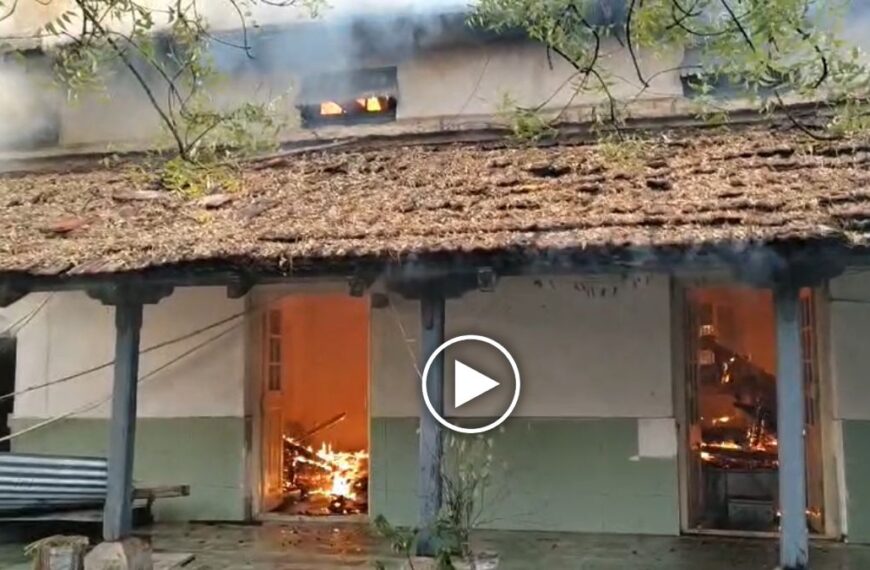 तहसील कार्यालय में लगी भीषण आग, दमकल की कई गाड़ियां मौके पर