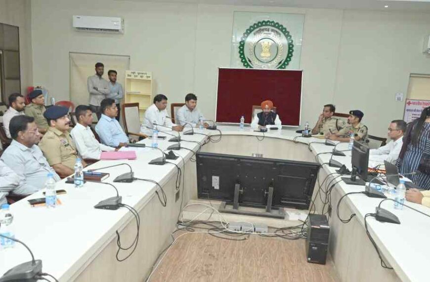 रामकृष्ण हॉस्पिटल हादसे पर बैठक : राष्ट्रीय सफाई कर्मचारी आयोग के उपाध्यक्ष गिल बोले – दोषियों पर हो कड़ी कार्रवाई, सफाईकर्मियों को जागरूक करने के दिए निर्देश