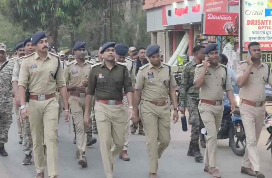 होली पर अलर्ट मोड में बस्तर पुलिस : शहर में 400 जवान तैनात, ड्रोन-CCTV कैमरों से निगरानी, फ्लैग मार्च के जरिए शांति का दिया संदेश