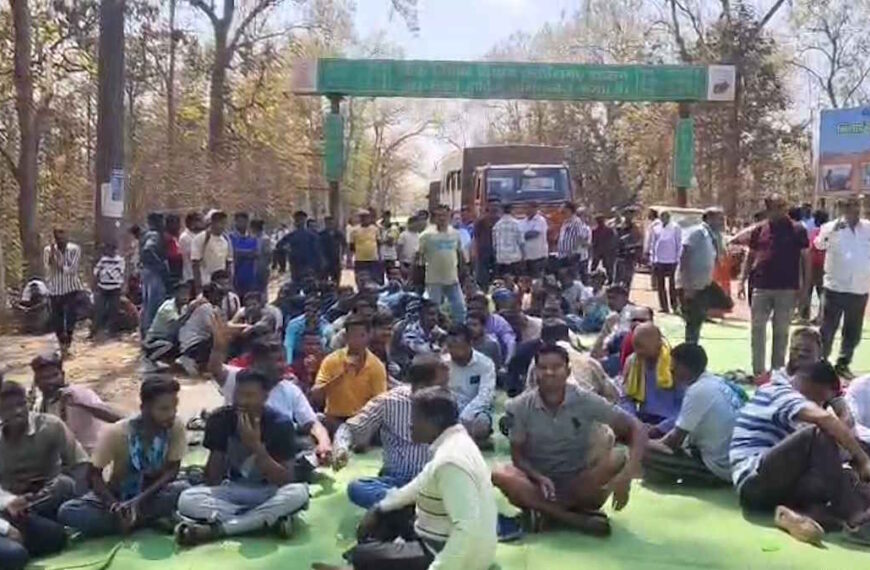 भिलाई स्टील प्लांट पर वादाखिलाफी का आरोप, नारायणपुर में ट्रक मालिकों का चक्काजाम, घंटों थमा आवागमन…